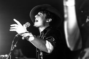 Jaz Delorean – solo (lead singer Tankus)