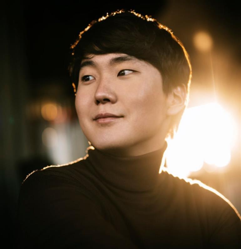 Seong-Jin Cho Plays Chopin