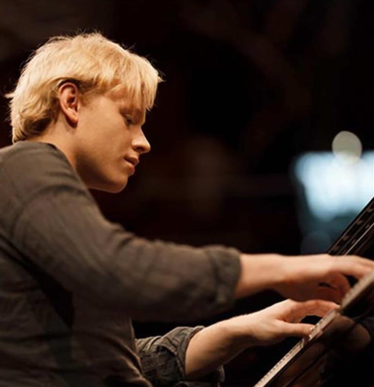 Alexander Malofeev, Piano