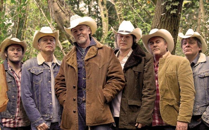 Los Pacaminos with Paul Young
